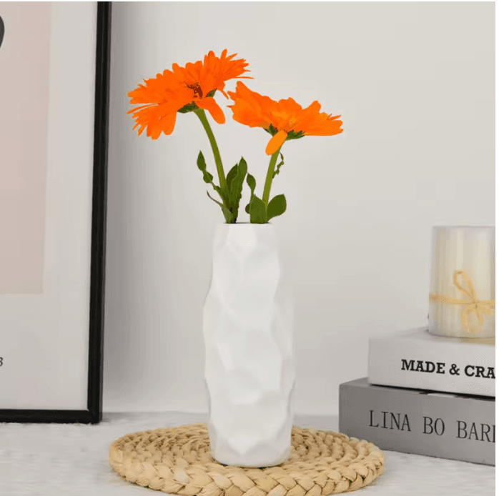 Vase décoratif abstrait moderne en résine blanc vue 3